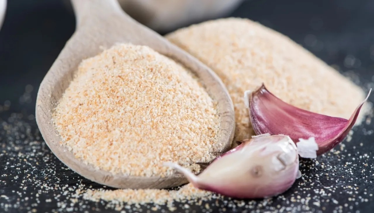 Is Garlic Powder Good for You? 4 Proven Health Benefits and How To Make at Home for Less